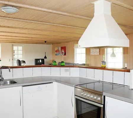 Six-bedroom Holiday In 5 * Blåvand