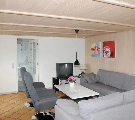 Six-bedroom Holiday In 5 Blåvand